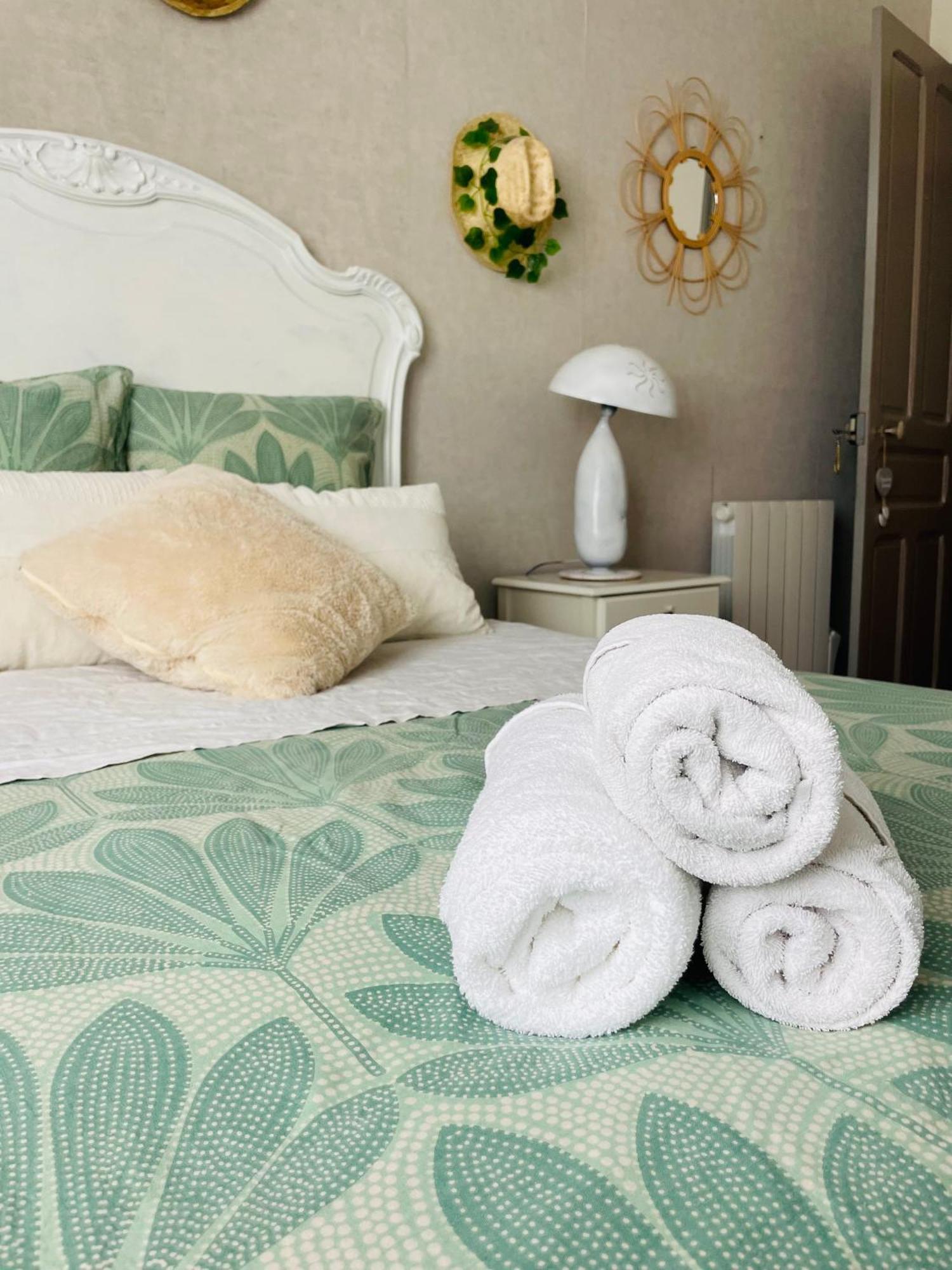 La Poterie Bed & Breakfast Carresse ภายนอก รูปภาพ